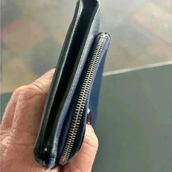 Hermes Voyager Long wallet with matching zipperred inserts- 100% authentic - Picture 8 of 13